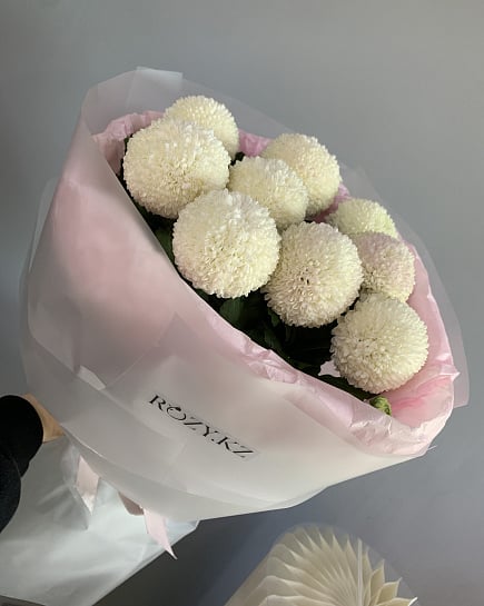 Белоснежные хризантемы в стильной упаковке with delivery to Astana