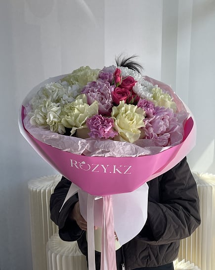 Зефирное облако из пионовидных роз и гортензий with delivery to Astana