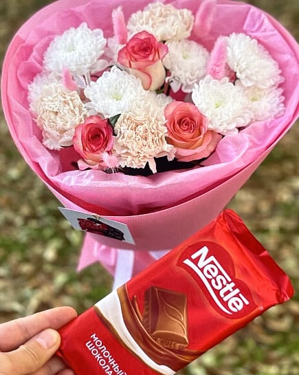 Романтичный дуэт: розы и хризантемы with delivery to Pavlodar