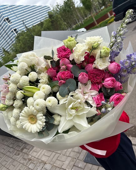 Романтическое ассорти с пионовидными розами и дельфиниумом with delivery to Astana