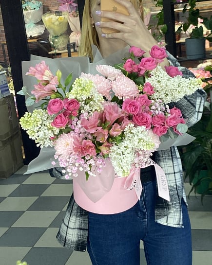 Розовое очарование с сиренью и хризантемами with delivery to Астане