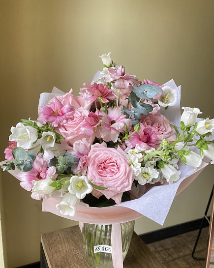 Романтичный микс с пионовидными розами и ранункулюсами with delivery to Astana