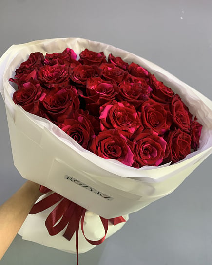 Классический букет из красных роз with delivery to Astana