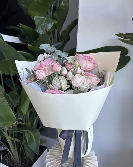 Романтичный дуэт пионовидных и кустовых роз with delivery to Астане