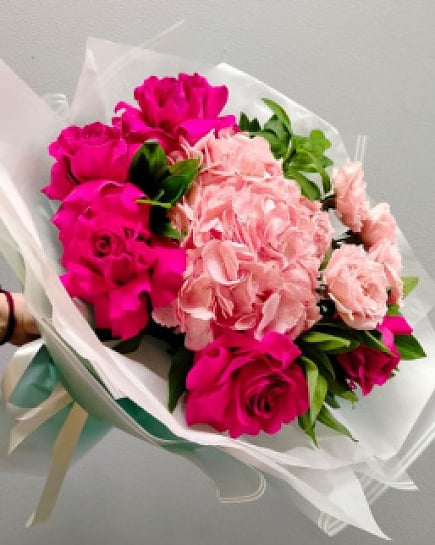 Сборный букет из Роз и Гортензии with delivery to Almaty