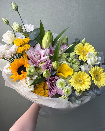 Солнечный микс с подсолнухами и лилиями with delivery to Astana