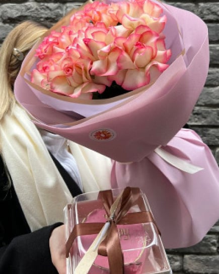 Букет из 9 французских роз + Бенто торт with delivery to Almaty