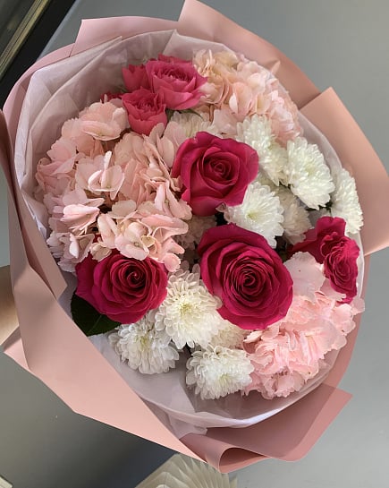 Розовый шарм с гортензиями и розами with delivery to Astana