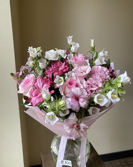 Розовое очарование с ранункулюсами with delivery to Astana