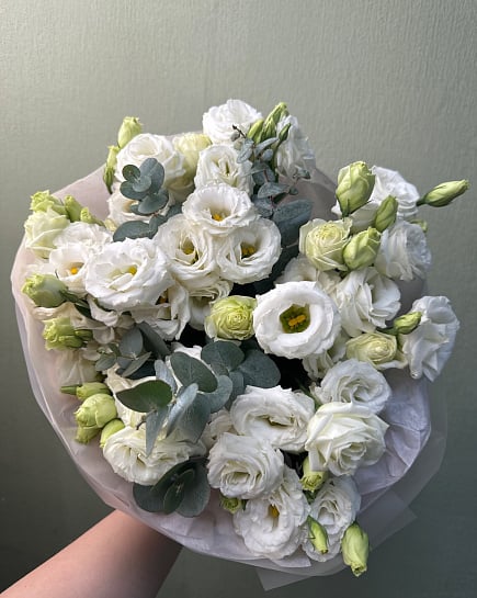 Белоснежная эустома с эвкалиптом with delivery to Astana