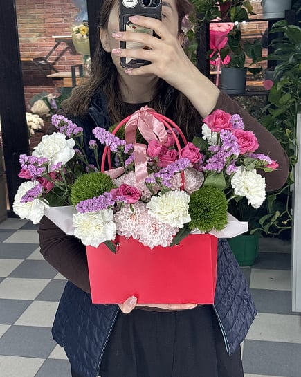 Розово-белый комплимент в сумочке with delivery to Astana