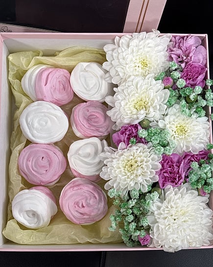 Зефирный комплимент с хризантемами with delivery to Astana
