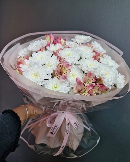 Белоснежное очарование с альстромерией with delivery to Almaty