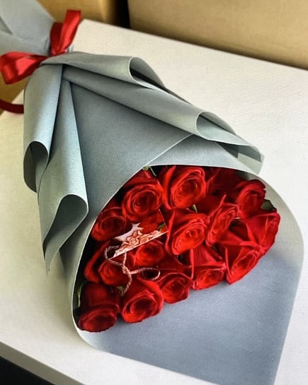 Классические красные розы в стильной упаковке with delivery to Pavlodar