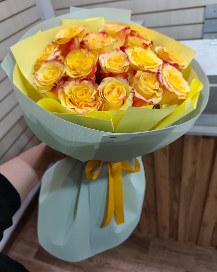 Солнечный комплимент из желтых роз with delivery to Almaty
