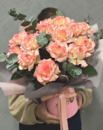 Букет из 17 Французских Роз with delivery to Almaty